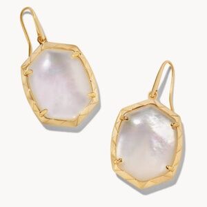 Kendra Scott Daphne Gold Drop Earrings in Ivory Mother-of-Pearl